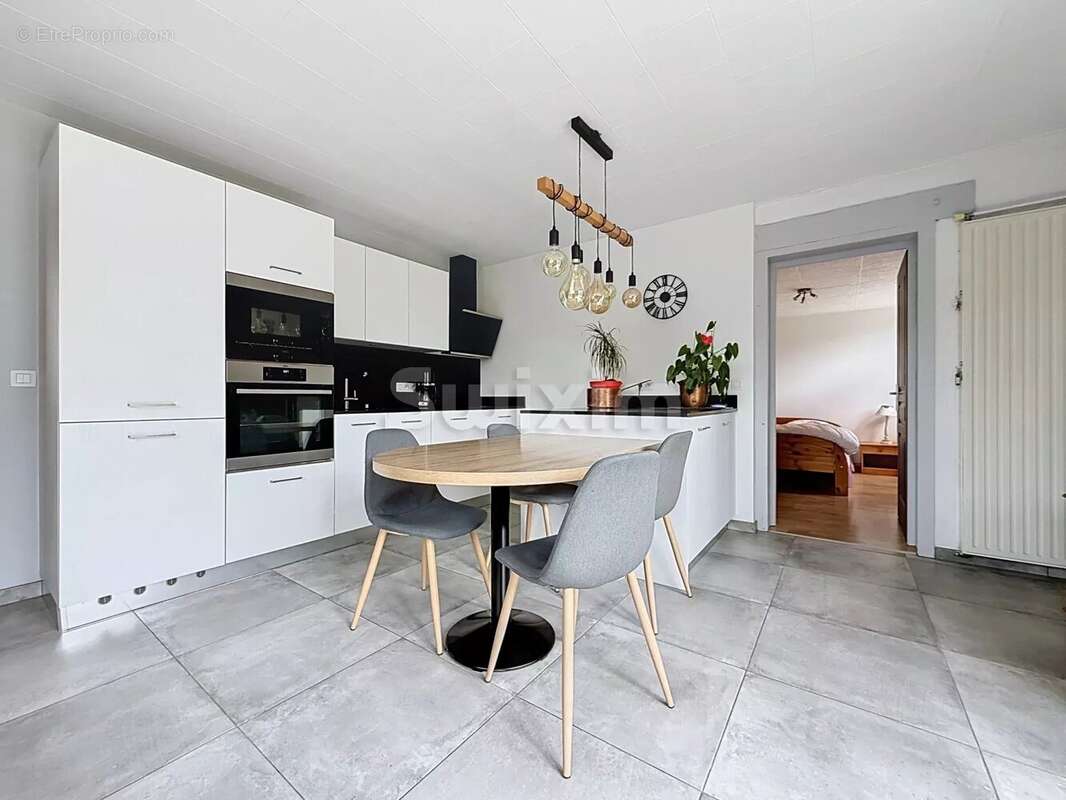 Grande maison composee de 2 appartements et garage - photo 6