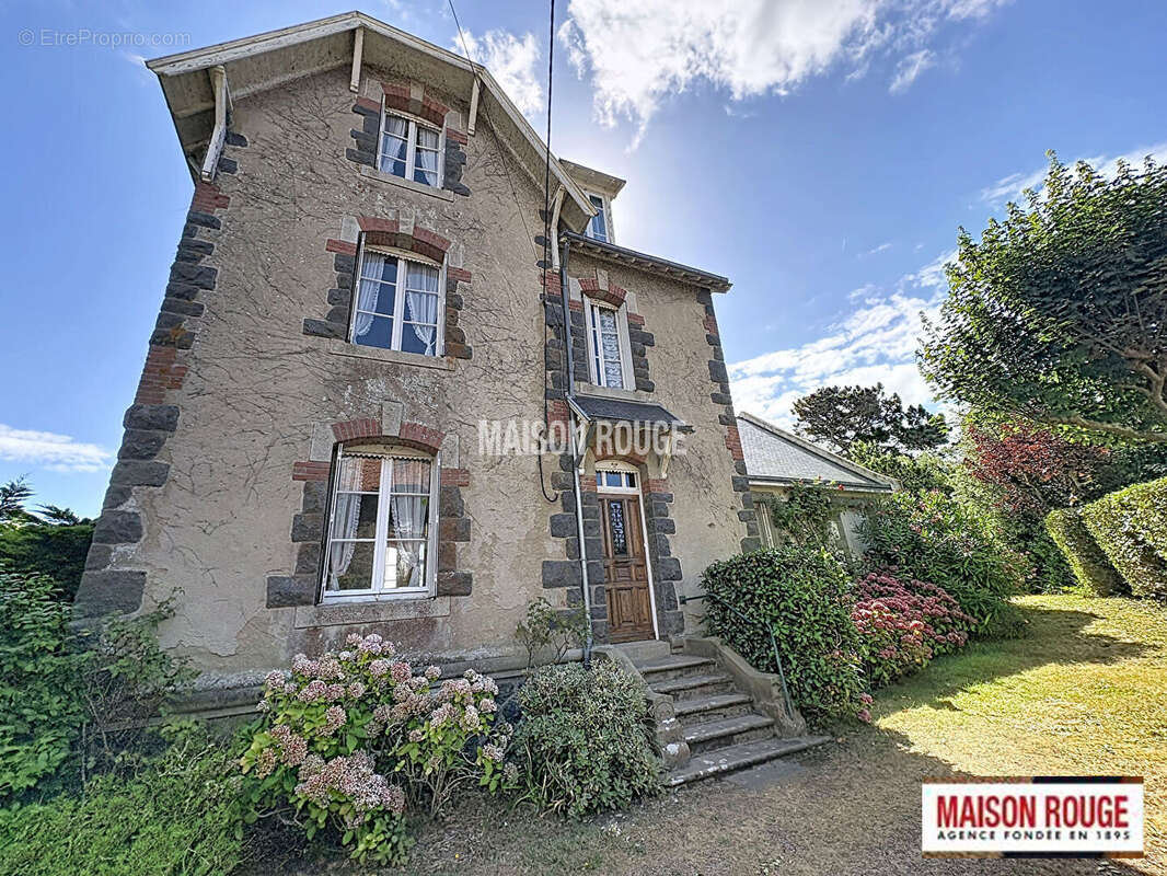 Maison de caractère vue mer exceptionnelle à Saint-Quay-Portrieux , 6 chambres, jardin paysager et fort potentiel - photo 3