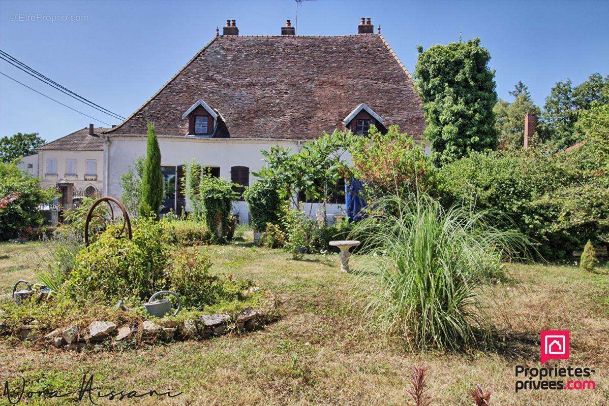 Maison  213 m2 - photo 2