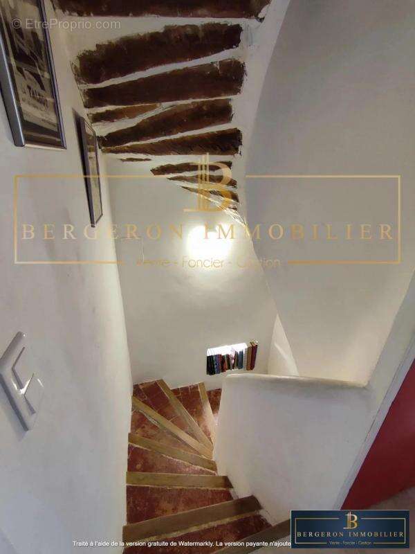 Maison à SAINT-CEZAIRE-SUR-SIAGNE