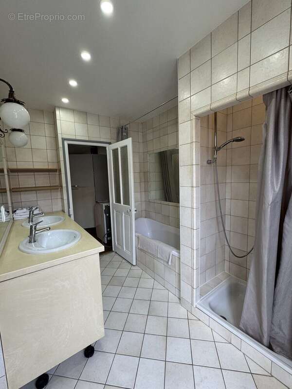 Appartement à COLLONGES-SOUS-SALEVE