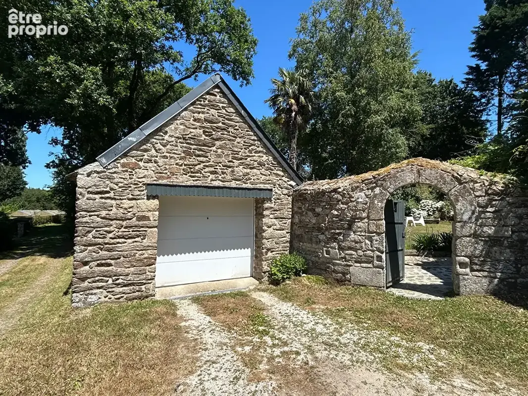PLOUGOURVEST- Maison de caractère- 8 pièces 175m2 - photo 3
