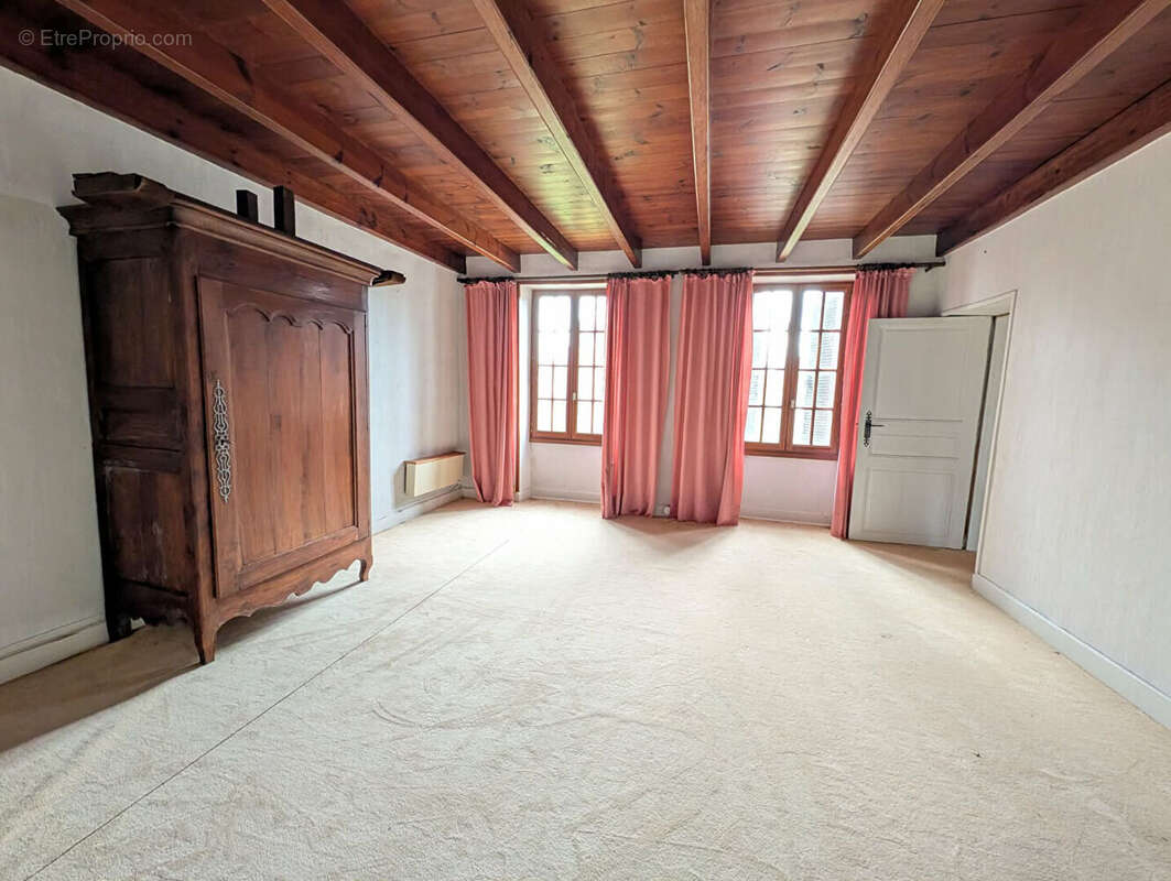 Maison à EXOUDUN