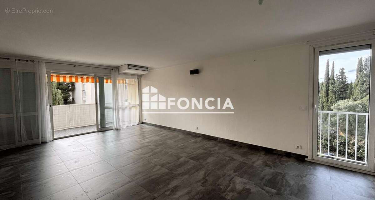 Appartement à VILLENEUVE-LES-AVIGNON