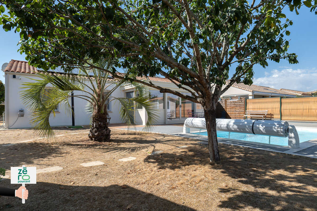 Longeville-sur-Mer   Maison de plain-pied 3 chambres avec piscine, véranda, garage et panneaux solaires   Hype - photo 19