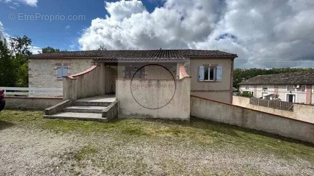 Appartement 360 m² à Pommevic  - photo 1