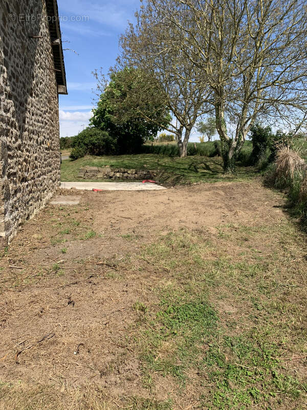 Maison à AMBRIERES-LES-VALLEES