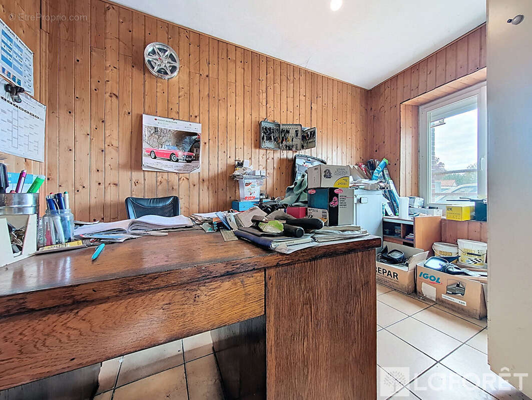 Commerce à LES CERQUEUX