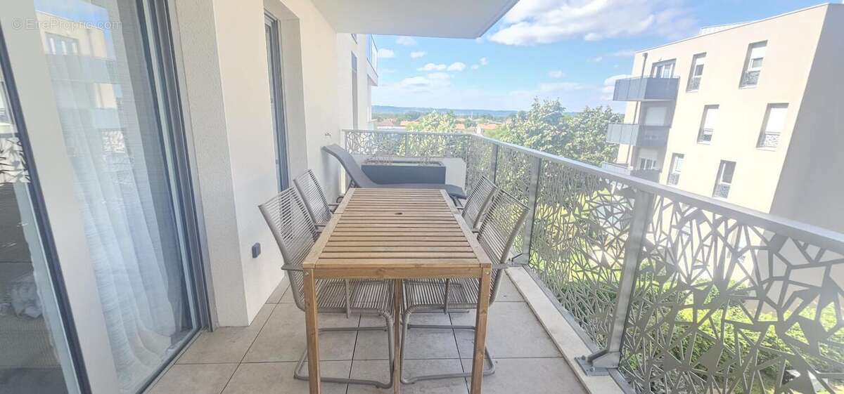Appartement à DECINES-CHARPIEU