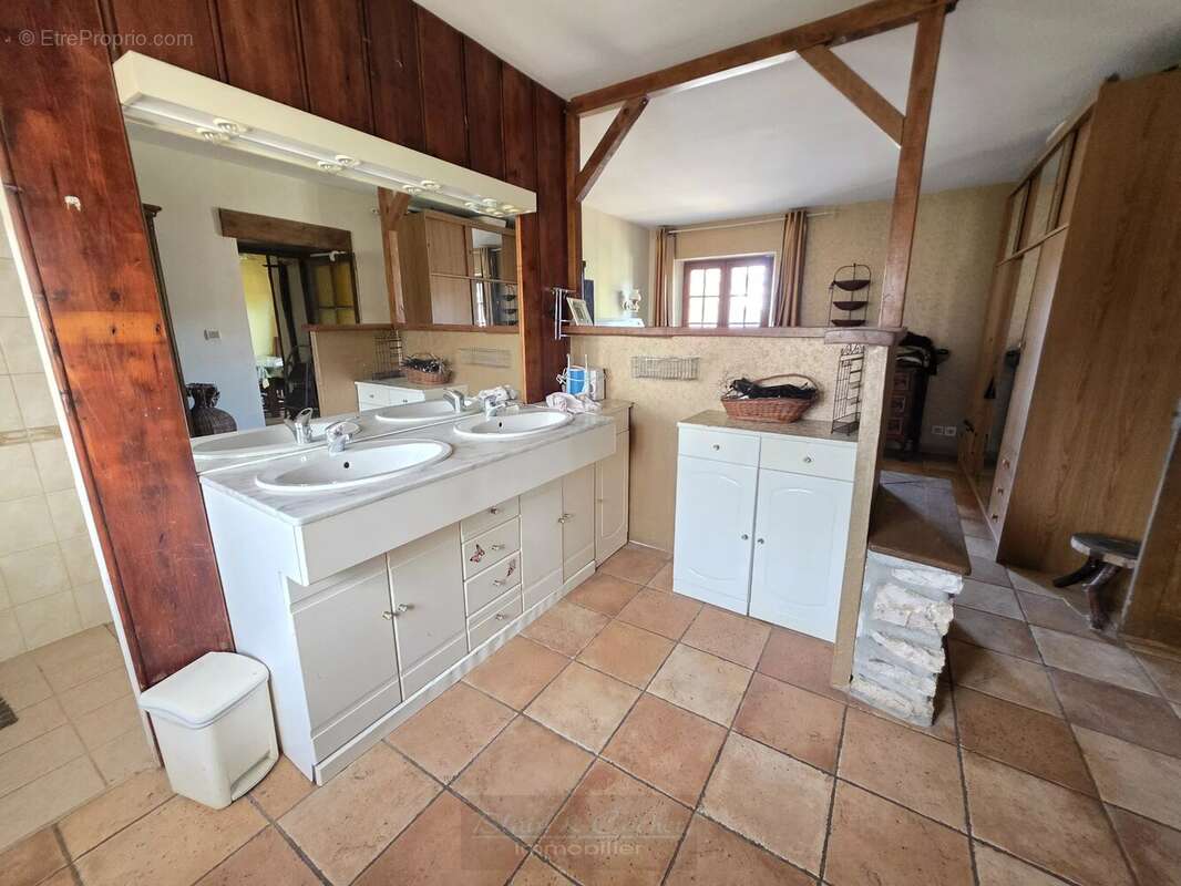 Maison à CORQUILLEROY