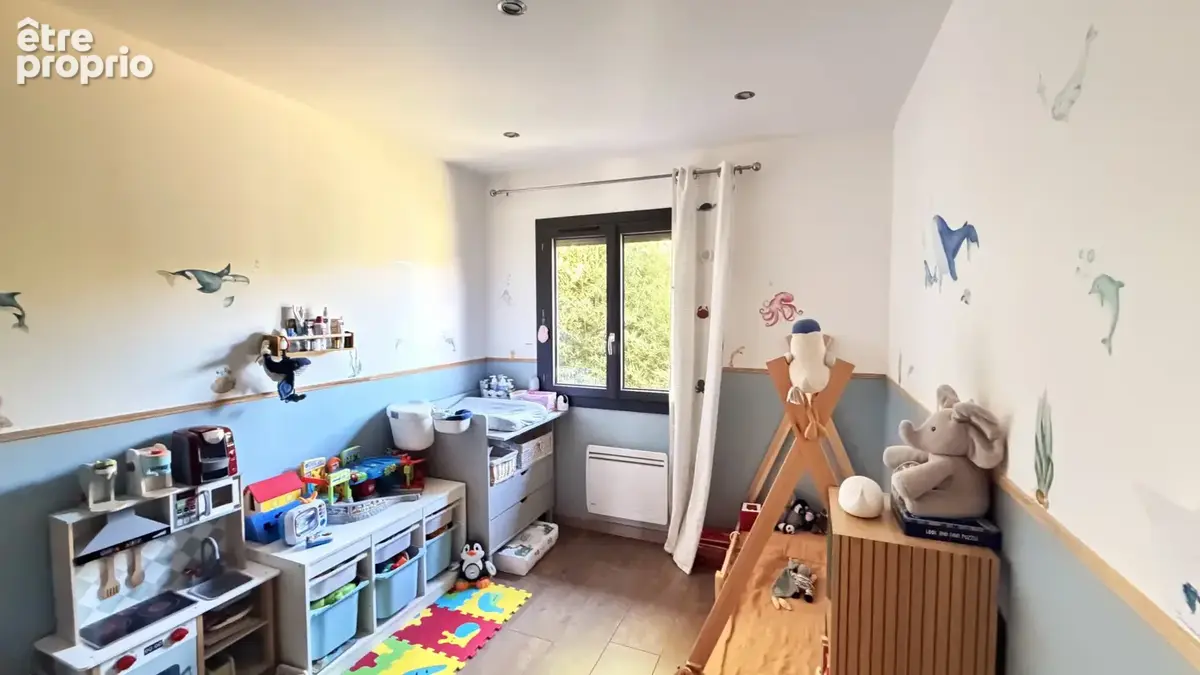 Maison plain pied 107 m2, grande pièce de vie, 3 chambres, garage et petite piscine - photo 10