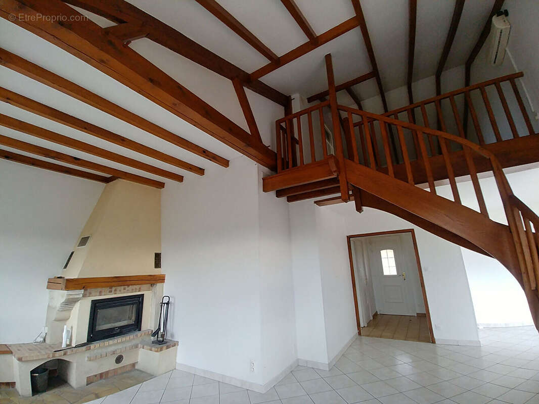 Maison à PUYLAROQUE