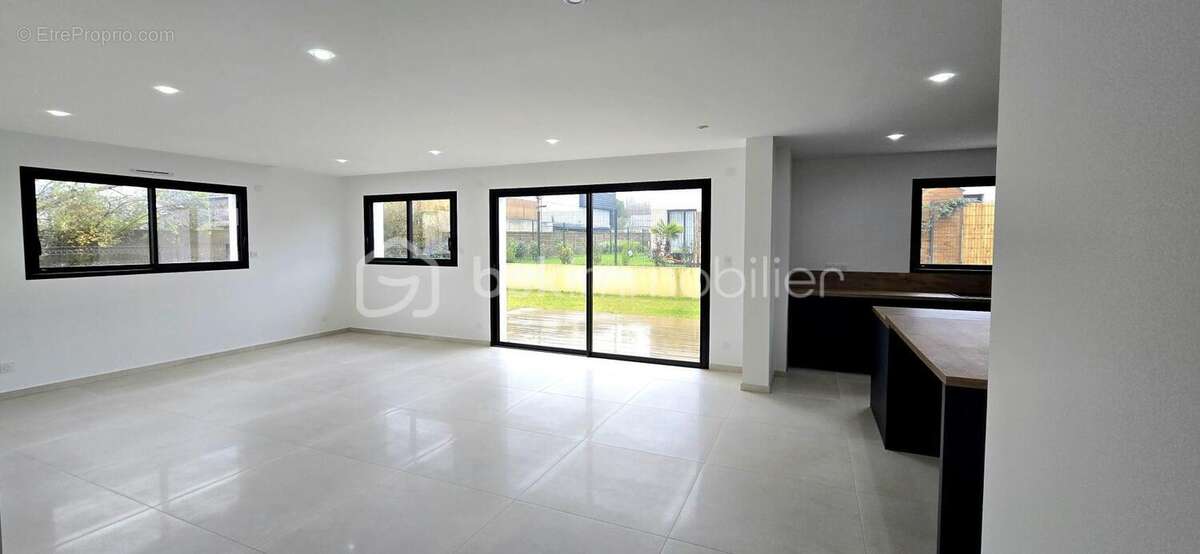 Maison à SAINT-BARTHELEMY-D'ANJOU