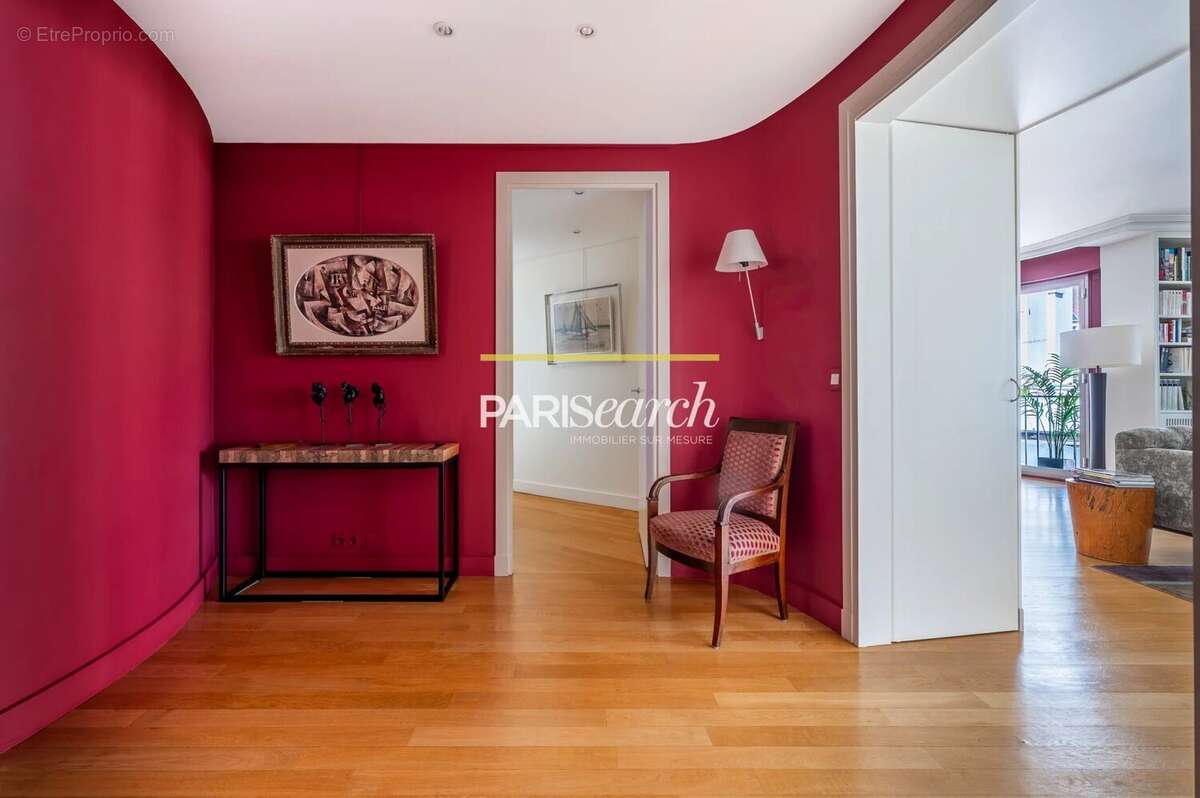 Appartement à PARIS-16E