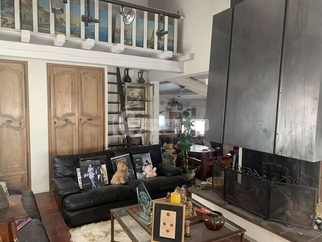 Immeuble composé de 2 commerces et une habitation à vendre - photo 4
