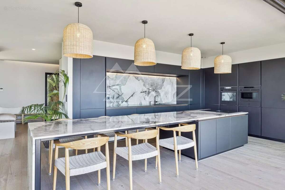 Maison à LES ISSAMBRES