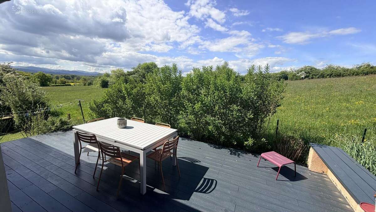 Maison 135 m² à La Tour-De-Salvagny  - photo 2