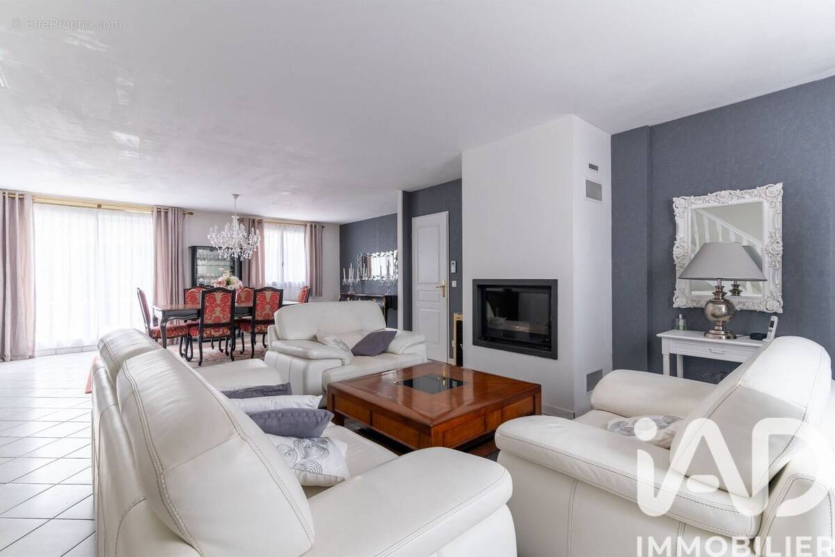 Photo 1 - Maison à MONTEVRAIN