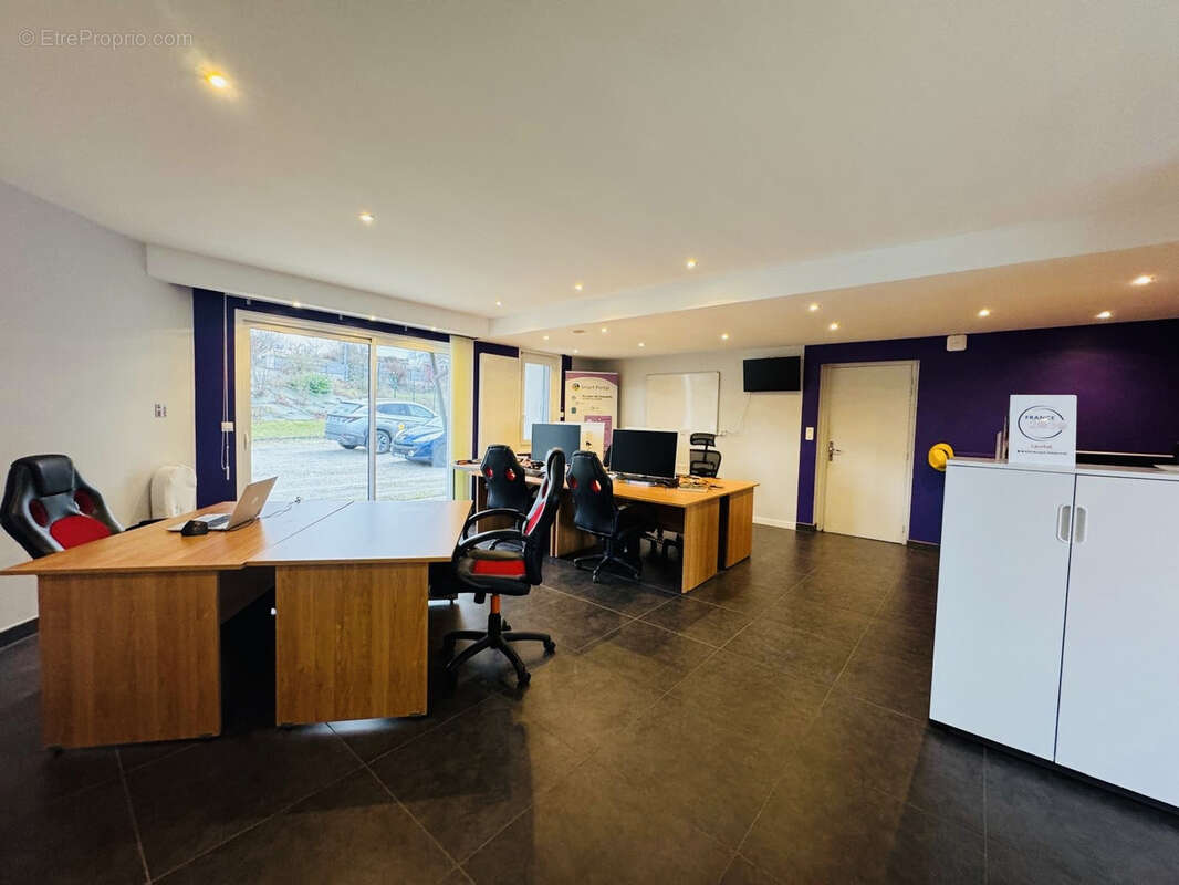 Commerce à SAINT-JUST-MALMONT