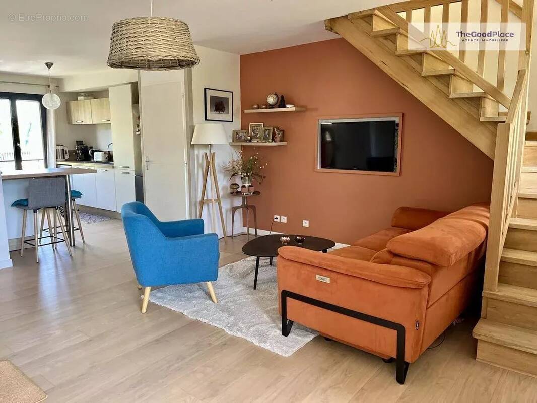 Appartement à LE PUY-SAINTE-REPARADE