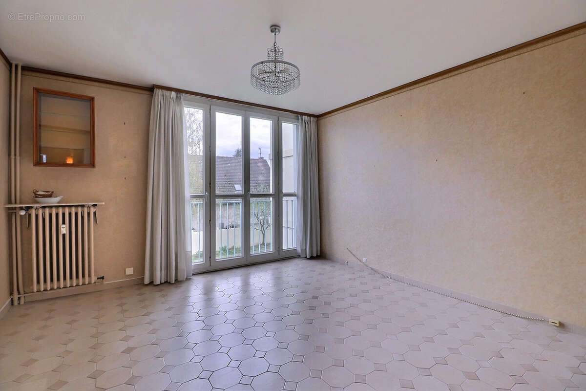 Appartement à FONTENAY-LE-FLEURY