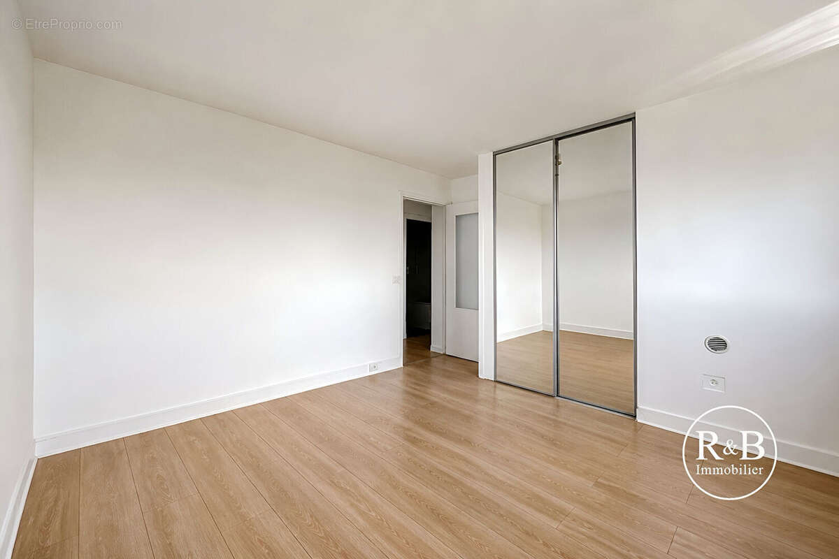 Appartement à LES CLAYES-SOUS-BOIS