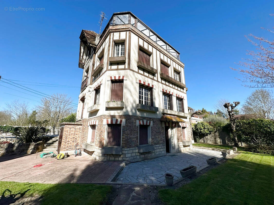 Maison à CHENNEVIERES-SUR-MARNE