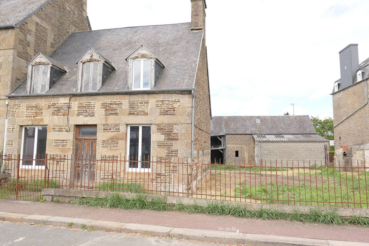 Maison à SAINT-HILAIRE-DU-HARCOUET