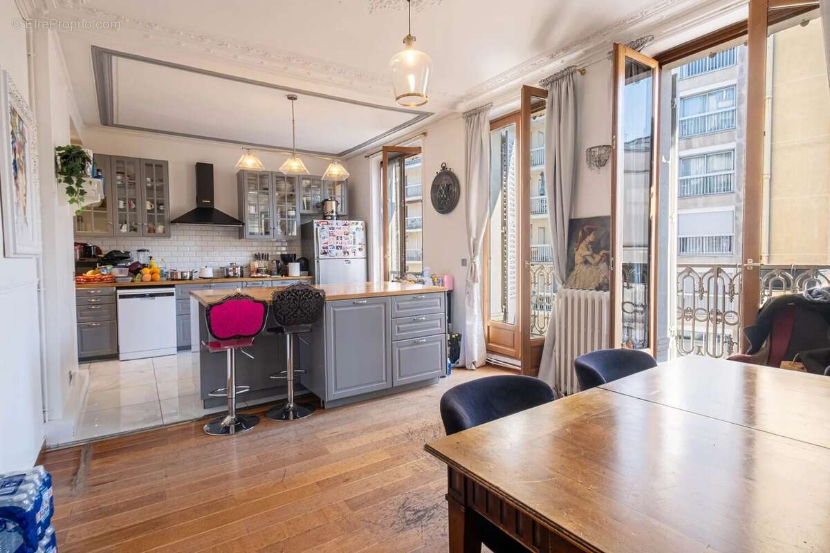 Appartement à PARIS-3E