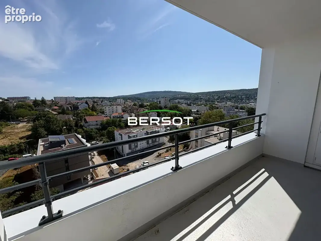 Appartement T3 avec balcon et place de parking privative - secteur Viotte - photo 2