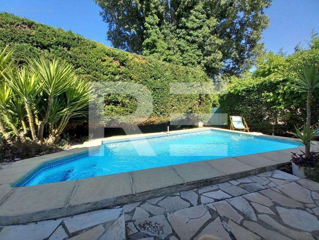 NÎMES COURBESSAC – Charmante maison de plain-pied avec piscine et jardin - photo 11