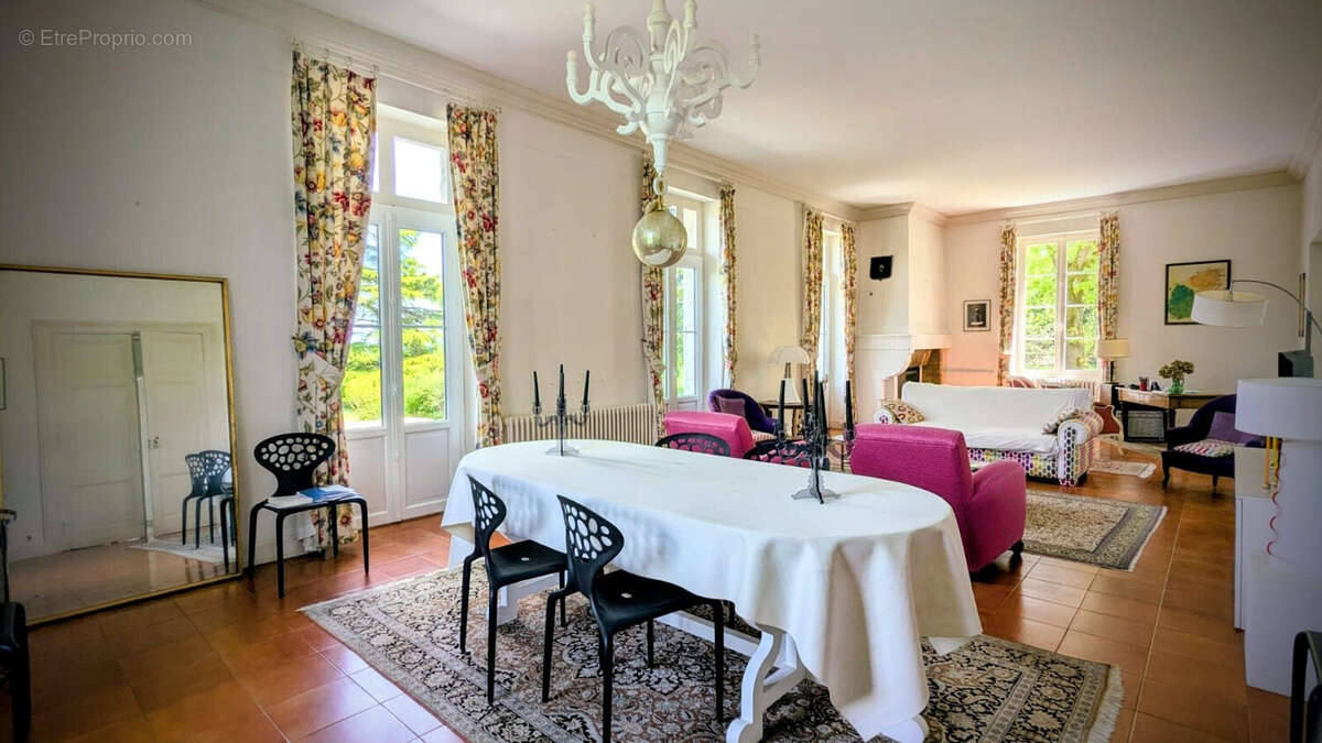 Maison à LAYRAC