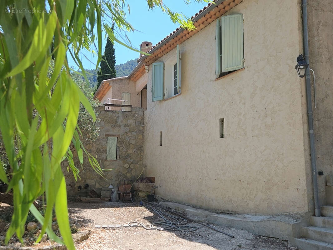 Maison à SOLLIES-VILLE