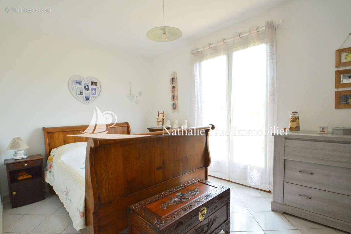 Maison à SAINT-LAURENT-DE-LA-SALANQUE