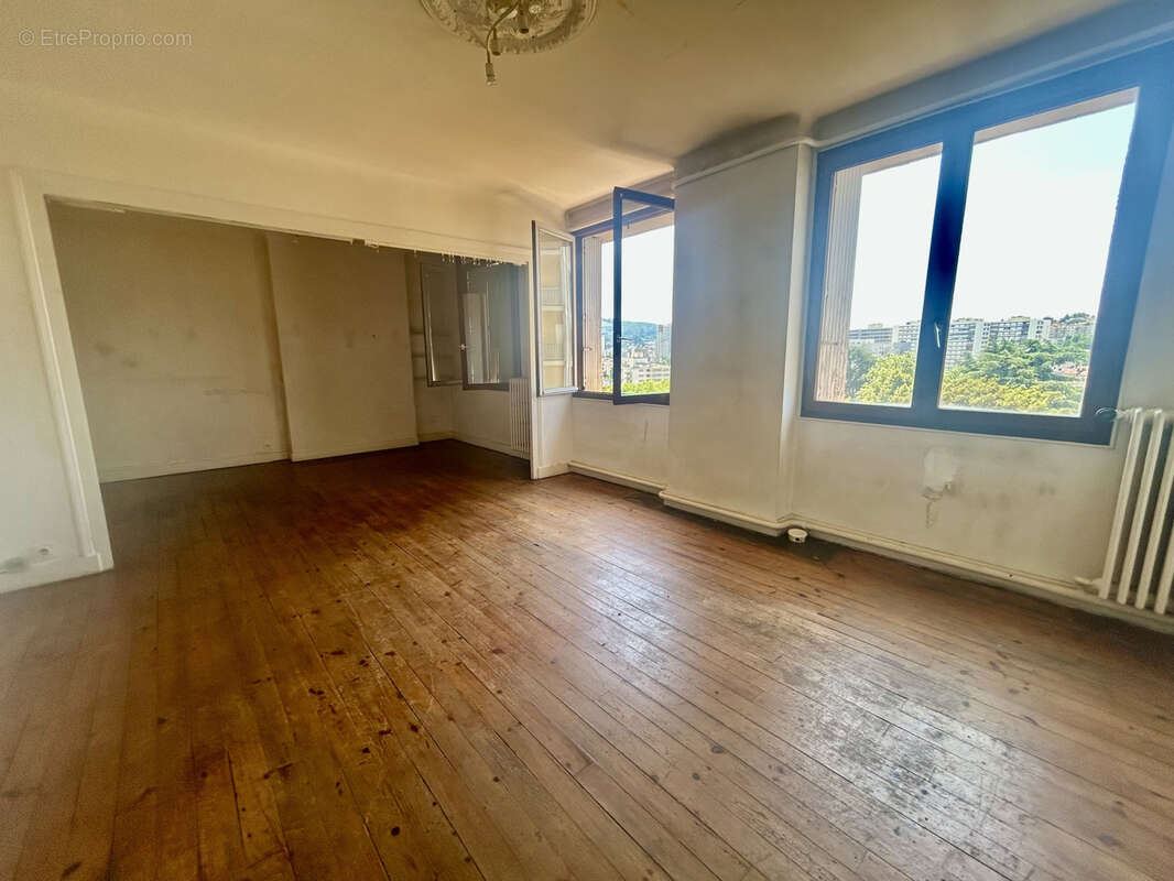 Appartement à SAINT-ETIENNE