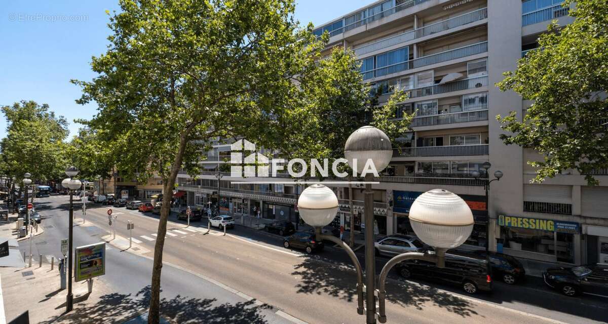 Cannes centre carnot dans residence securisee spacieux 2 pieces traversant balcon  loggia cave - photo 2