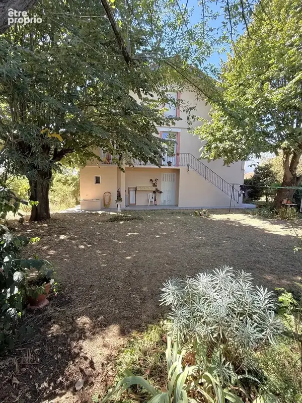 Immeuble Cote Pavée - 330 m² / 5 appt - photo 2