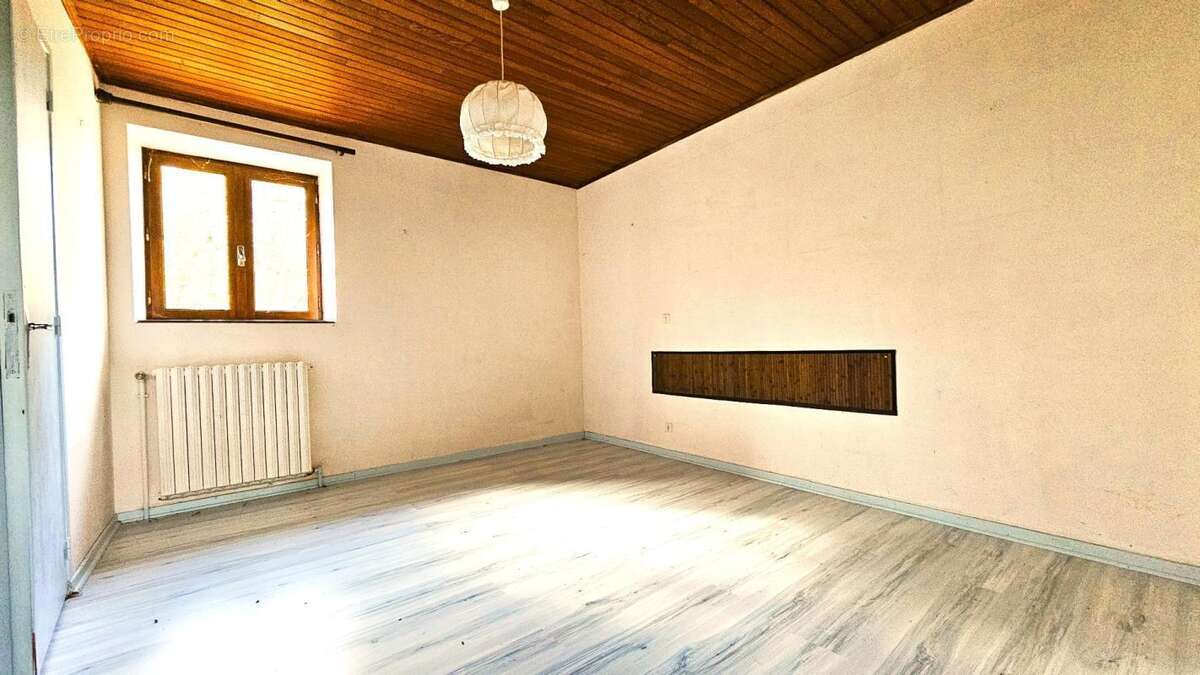 Maison à PUYLAROQUE