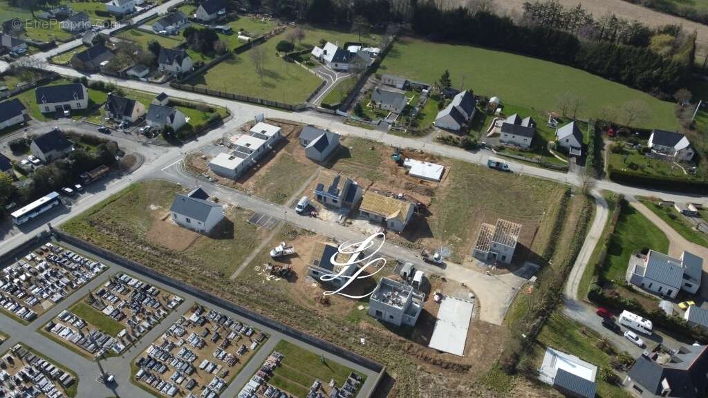 Terrain à VIEUX-VY-SUR-COUESNON
