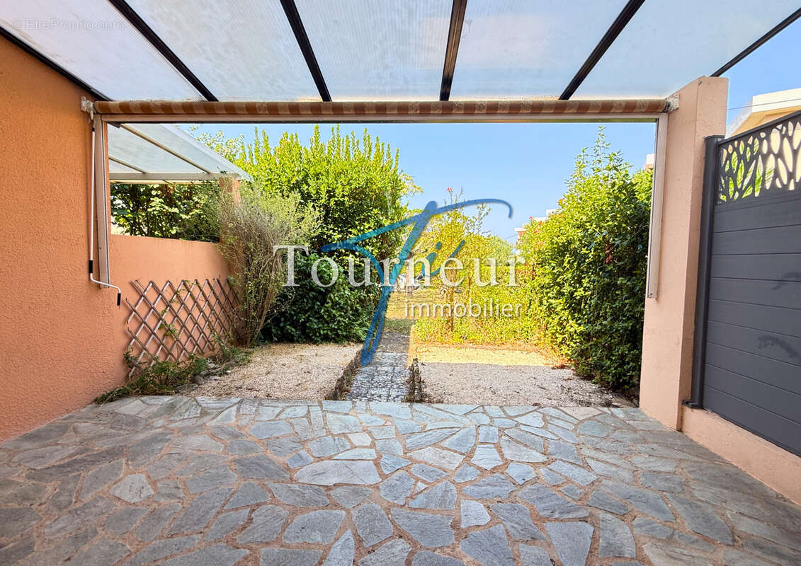 Six fours la meynade villa traversante de 49m2 hab deux jardins au calme absolu - photo 3