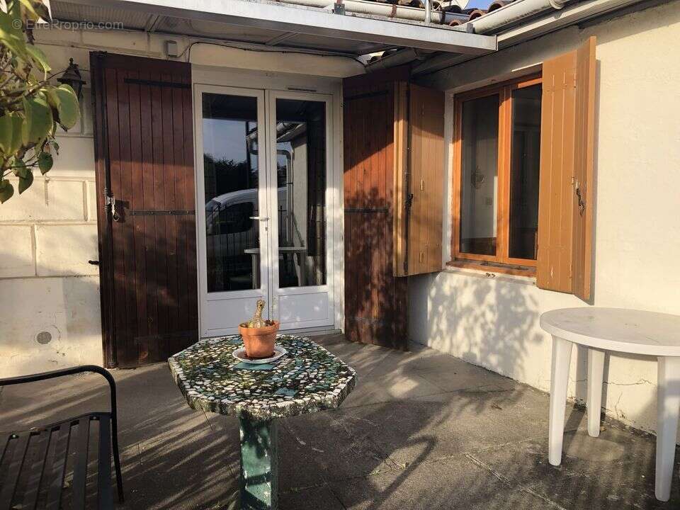 Maison à SAINT-JULIEN-BEYCHEVELLE