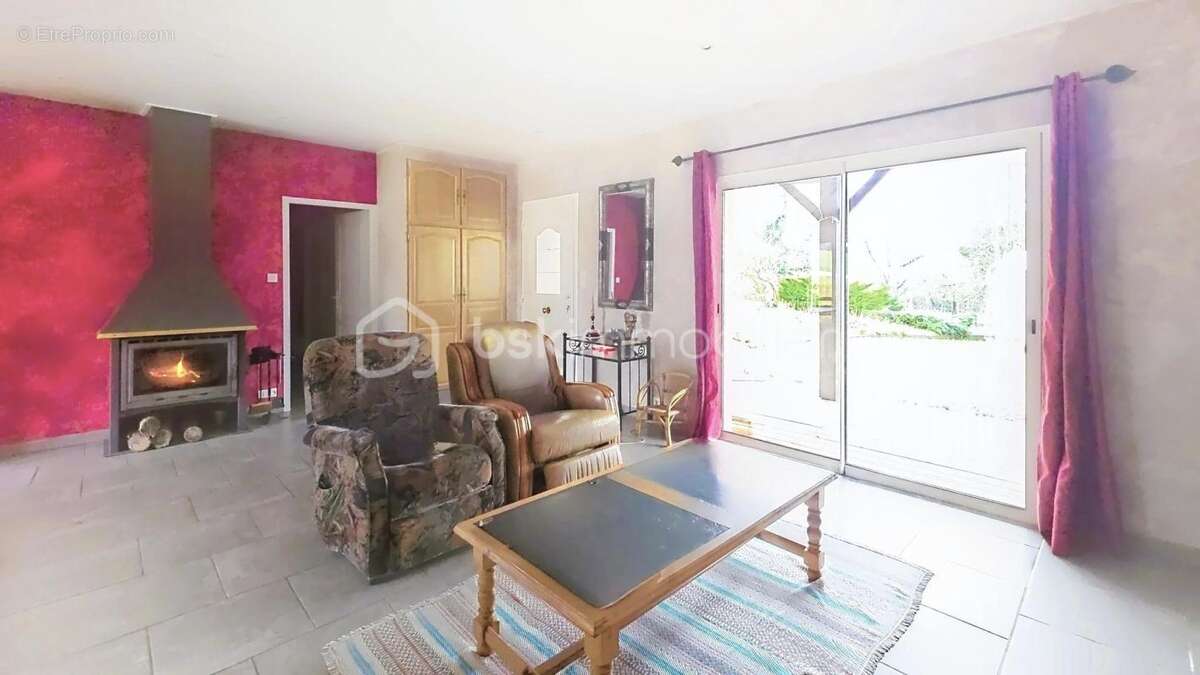 Maison à MENESPLET