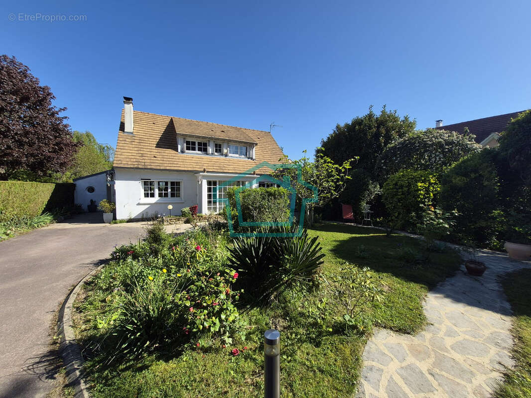Maison à LE TREMBLAY-SUR-MAULDRE