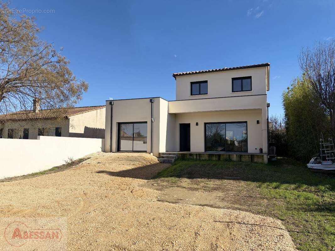 Maison à SAINT-HILAIRE-DE-BRETHMAS