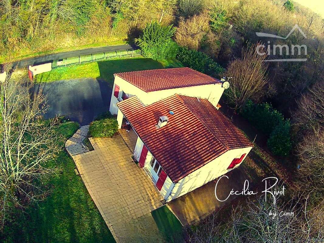 Maison à BUSSAC-SUR-CHARENTE