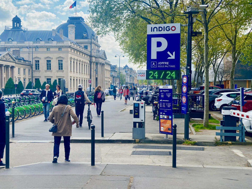 Parking à PARIS-7E