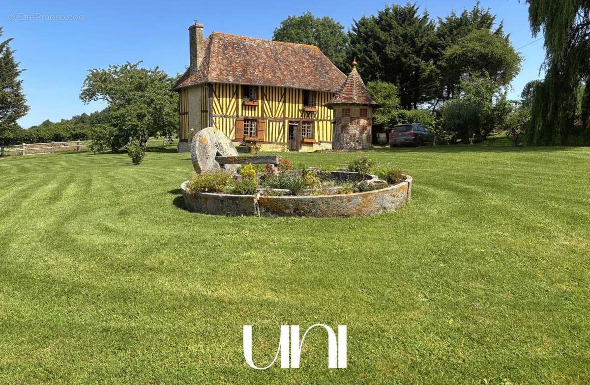 Maison à SAINT-PIERRE-SUR-DIVES