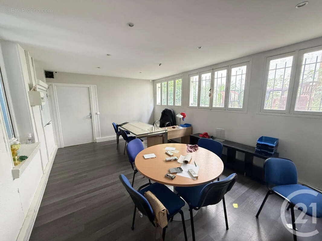 Maison 283 m² à Avon  - photo 2