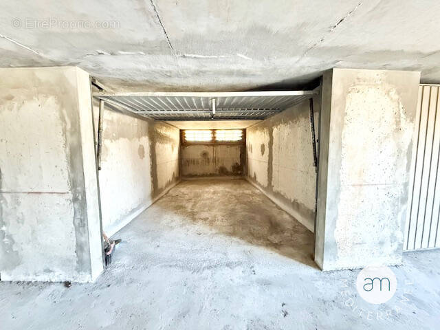 Parking à PALAVAS-LES-FLOTS