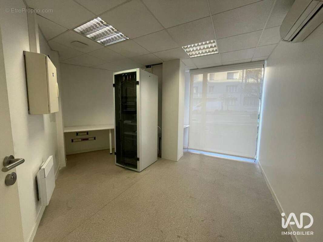 Photo 4 - Commerce à LA TALAUDIERE